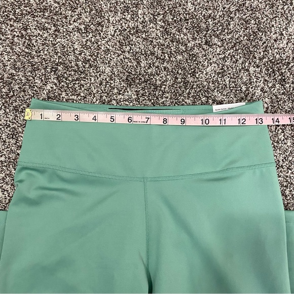 Nike Tight Fit Mid Rise 7/8 Length Green Leggings‎ NWT Woman’s Size Medium - Picture 6 of 8